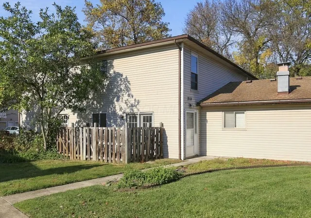 Listing Photo 2 - Condo for sale in building located at 2014 Burwell Dr, Columbus, OH 43209
