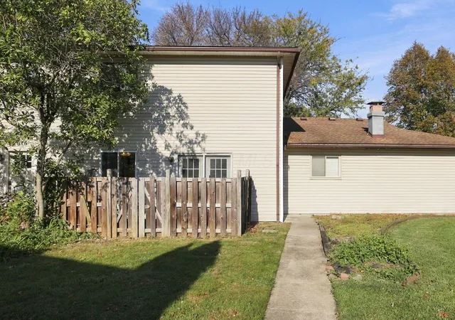 Listing Photo 4 - Condo for sale in building located at 2014 Burwell Dr, Columbus, OH 43209