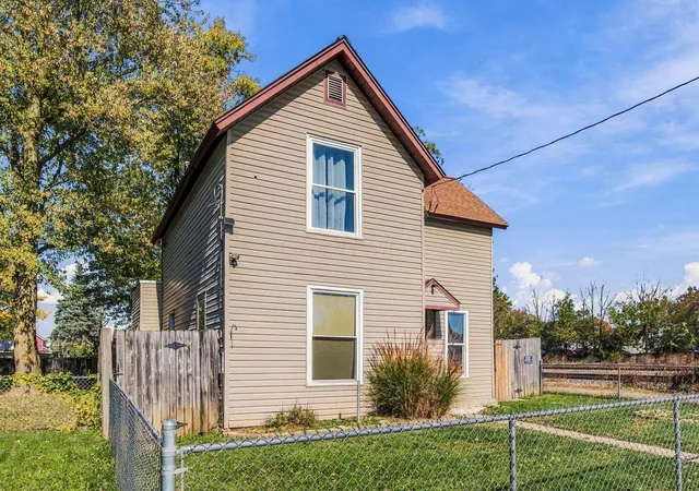Photo 2 of Single family home for sale at 562 Wood St, Marion, OH 43302 | MLS# 226040826 | Listing updated on 2026-10-27