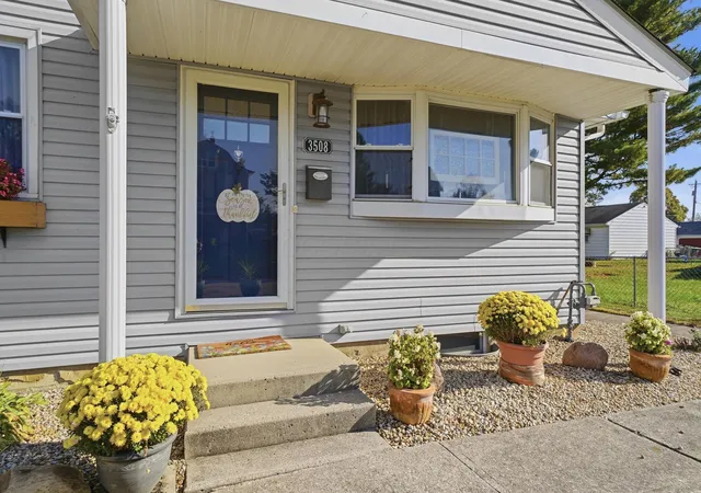 Photo 1 of Single family home for sale at 3508 Grant Ave, Grove City, OH 43123 | MLS# 226040515 | Listing updated on 2026-10-29