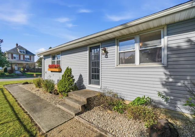 Photo 2 of Single family home for sale at 3508 Grant Ave, Grove City, OH 43123 | MLS# 226040515 | Listing updated on 2026-10-29