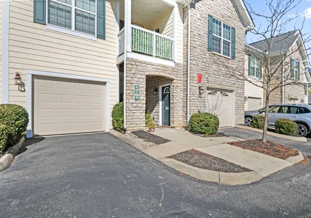 Listing Photo 3 - Condo for sale in building located at 64 Lakes At Cheshire Dr, Delaware, OH 43015