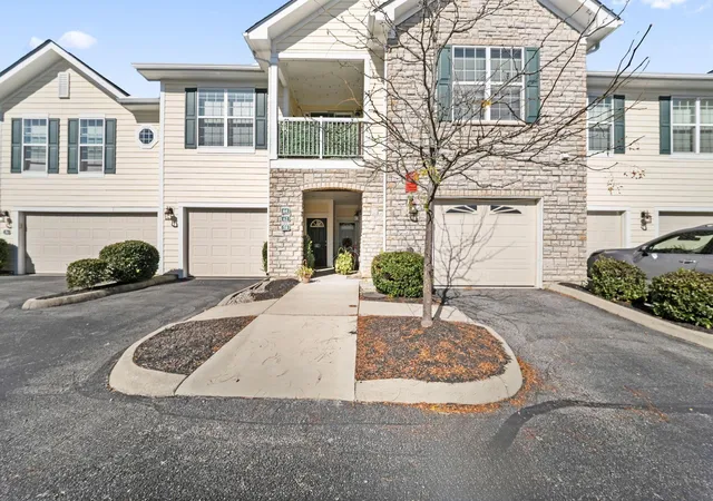 Listing Photo 4 - Condo for sale in building located at 64 Lakes At Cheshire Dr, Delaware, OH 43015