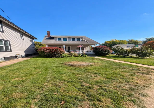 Photo 2 of Single family home for sale at 1220 N Columbus St, Lancaster, OH 43130 | MLS# 226040547 | Listing updated on 2026-10-25