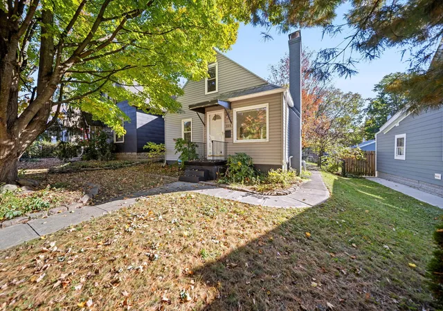 Photo 1 of Single family home for sale at 159 W N Broadway St, Columbus, OH 43214 | MLS# 226040601 | Listing updated on 2026-10-26