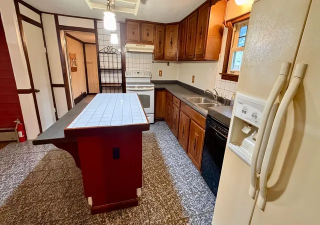 Photo 3 of Single family home for sale at 580 E Ward St, Urbana, OH 43078 | MLS# 226040565 | Listing updated on 2026-10-29