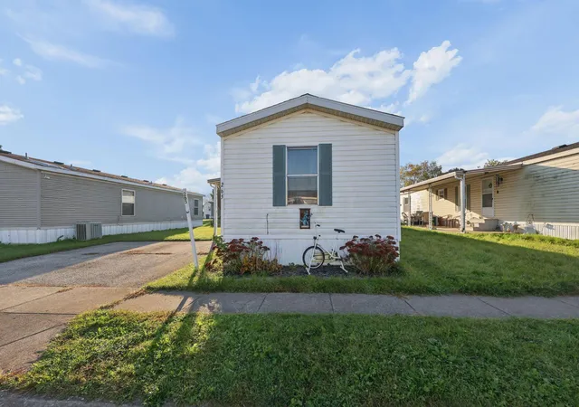 Photo 1 of Single family home for sale at 265 Roundtop Rd, Columbus, OH 43207 | MLS# 226040577 | Listing updated on 2026-10-25