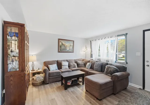 Photo 4 of Single family home for sale at 1556 Lexdale Dr, Reynoldsburg, OH 43068 | MLS# 226040967 | Listing updated on 2026-10-28