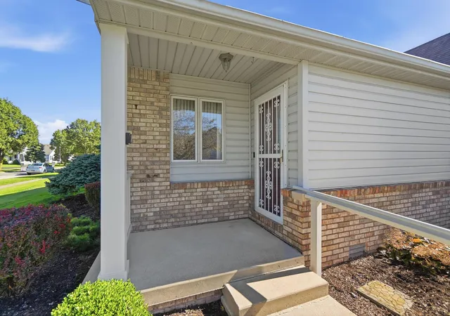 Listing Photo 1 - Condo for sale in building located at 4254 Townhouse Dr, Oregon, OH 43616 - Unit #D