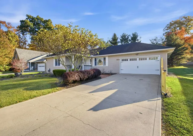 Photo 1 of Single family home for sale at 2282 Carper St, Lancaster, OH 43130 | MLS# 226040900 | Listing updated on 2026-10-28