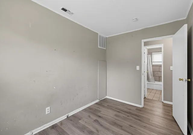 Photo 1 of Single family home for sale at 220 S Yearling Rd, Columbus, OH 43213 | MLS# 226040919 | Listing updated on 2026-10-28