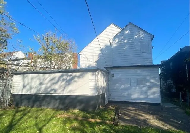 Photo 3 of Single family home for sale at 959 Kelton Ave, Columbus, OH 43206 | MLS# 226040637 | Listing updated on 2026-10-26