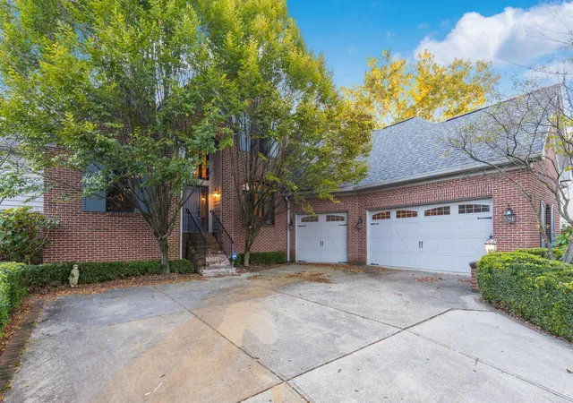 Photo 4 of Single family home for sale at 1877 Scioto Pointe Dr, Columbus, OH 43221 | MLS# 226040685 | Listing updated on 2026-10-26