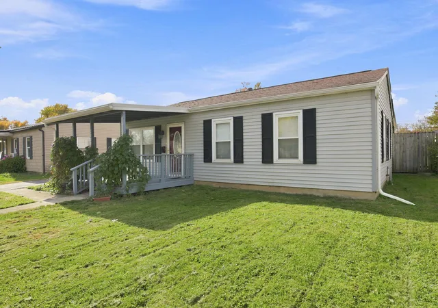 Photo 2 of Single family home for sale at 2809 Gibson Dr, Columbus, OH 43207 | MLS# 226040973 | Listing updated on 2026-10-28