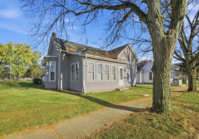 Photo 1 of Single family home for sale at 814 E Market St, Washington Court House, OH 43160 | MLS# 226040680 | Listing updated on 2026-10-26