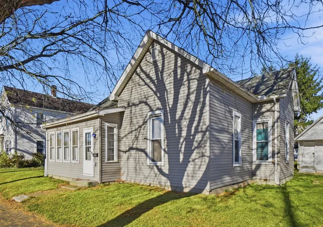 Photo 2 of Single family home for sale at 814 E Market St, Washington Court House, OH 43160 | MLS# 226040680 | Listing updated on 2026-10-26