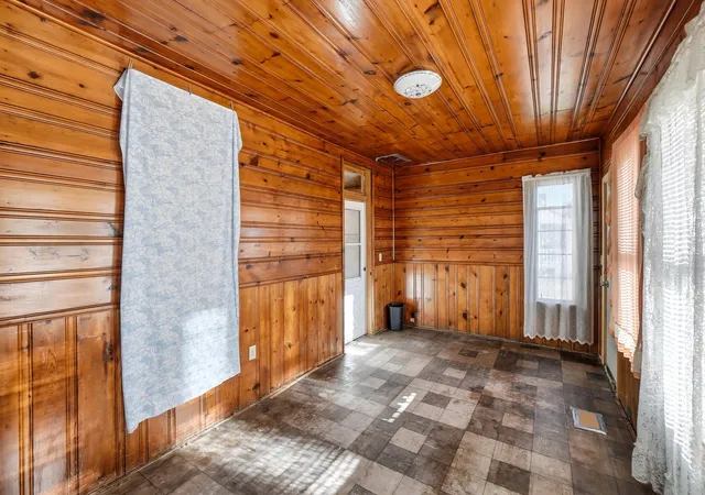 Photo 4 of Single family home for sale at 814 E Market St, Washington Court House, OH 43160 | MLS# 226040680 | Listing updated on 2026-10-26