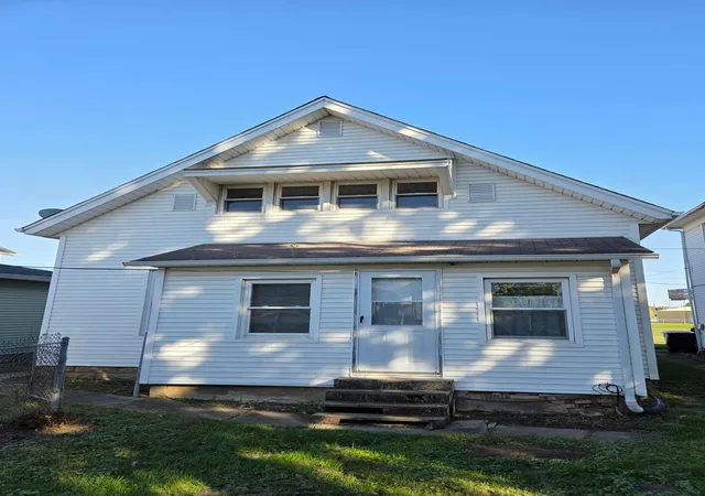 Photo 2 of Single family home for sale at 77 S Pine St, Newark, OH 43055 | MLS# 226040701 | Listing updated on 2026-10-29