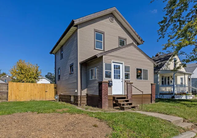 Photo 2 of Single family home for sale at 1320 E 19th Avenue, Columbus, OH 43211 | MLS# 226040739 | Listing updated on 2026-10-27