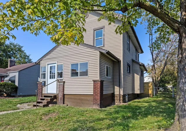 Photo 3 of Single family home for sale at 1320 E 19th Avenue, Columbus, OH 43211 | MLS# 226040739 | Listing updated on 2026-10-27