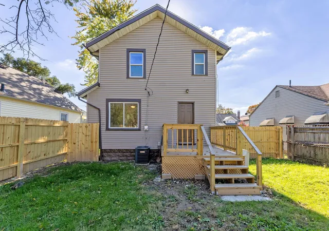 Photo 4 of Single family home for sale at 1320 E 19th Avenue, Columbus, OH 43211 | MLS# 226040739 | Listing updated on 2026-10-27