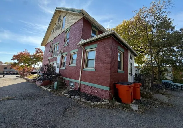 Photo 4 of Single family home for sale at 1600 E High St, Springfield, OH 45505 | MLS# 226040747 | Listing updated on 2026-10-27