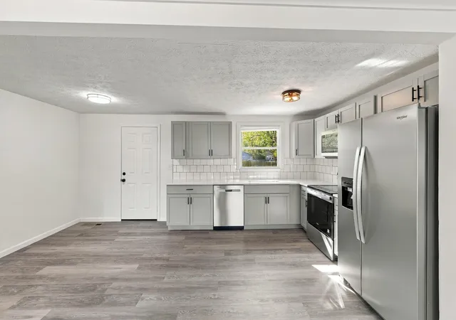 Photo 2 of Single family home for sale at 5319 Parkline Dr E, Columbus, OH 43232 | MLS# 226040884 | Listing updated on 2026-10-27