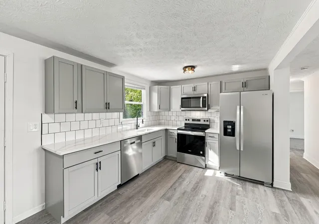 Photo 3 of Single family home for sale at 5319 Parkline Dr E, Columbus, OH 43232 | MLS# 226040884 | Listing updated on 2026-10-27