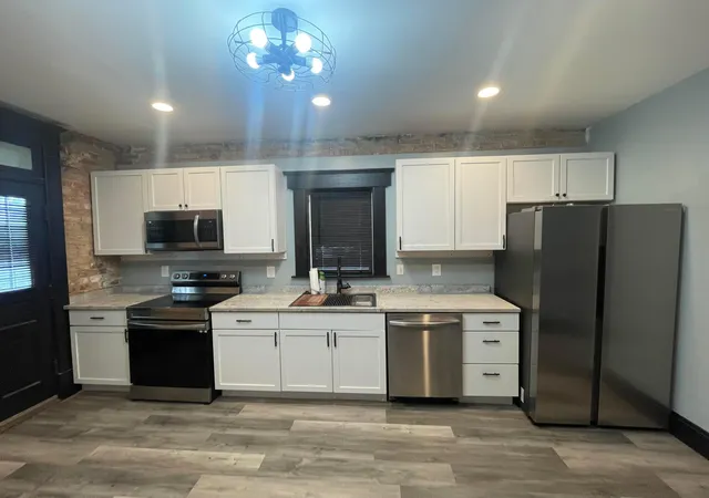 Photo 2 of Single family home for sale at 272 S Green St, Columbus, OH 43222 | MLS# 226040891 | Listing updated on 2026-10-28