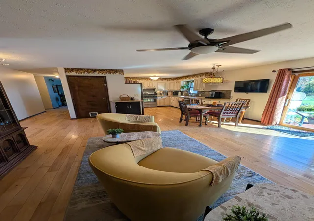 Photo 4 of Single family home for sale at 1420 Redwood Dr NE, Lancaster, OH 43130 | MLS# 226040760 | Listing updated on 2026-10-28