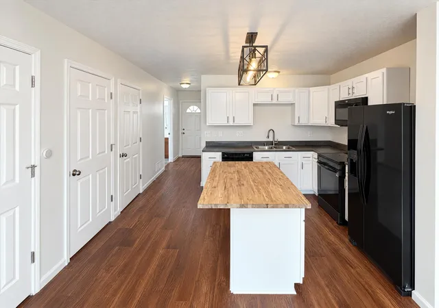 Photo 2 of Single family home for sale at 288 Hosack St, Columbus, OH 43207 | MLS# 226040833 | Listing updated on 2026-10-27
