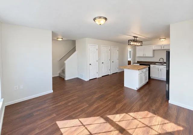 Photo 4 of Single family home for sale at 288 Hosack St, Columbus, OH 43207 | MLS# 226040833 | Listing updated on 2026-10-27