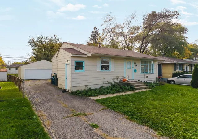 Photo 3 of Single family home for sale at 1577 Omar Dr, Columbus, OH 43207 | MLS# 226040842 | Listing updated on 2026-10-30