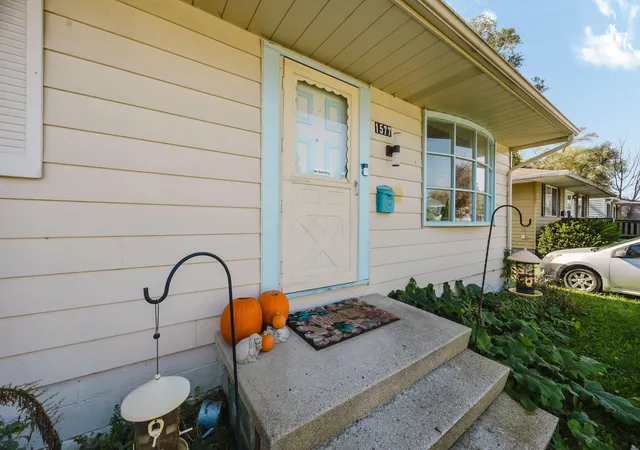 Photo 4 of Single family home for sale at 1577 Omar Dr, Columbus, OH 43207 | MLS# 226040842 | Listing updated on 2026-10-30
