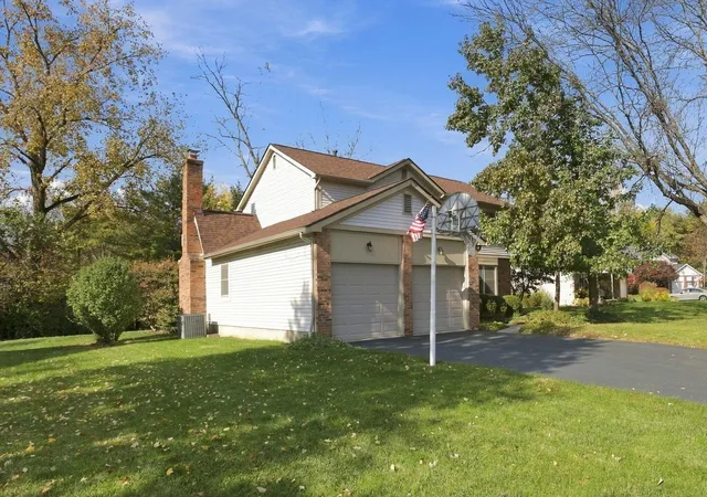 Photo 2 of Single family home for sale at 209 Cherrystone Dr N, Columbus, OH 43230 | MLS# 226041090 | Listing updated on 2026-10-30