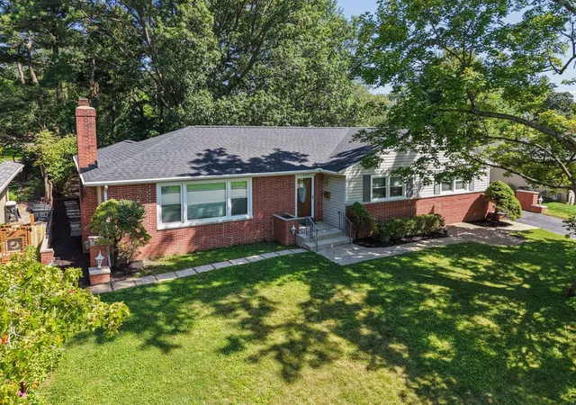 Photo 1 of Single family home for sale at 1046 Morning St, Worthington, OH 43085 | MLS# 226040931 | Listing updated on 2026-10-29