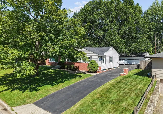 Photo 2 of Single family home for sale at 1046 Morning St, Worthington, OH 43085 | MLS# 226040931 | Listing updated on 2026-10-29