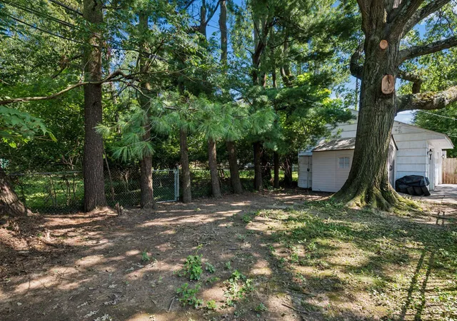Photo 3 of Single family home for sale at 1046 Morning St, Worthington, OH 43085 | MLS# 226040931 | Listing updated on 2026-10-29