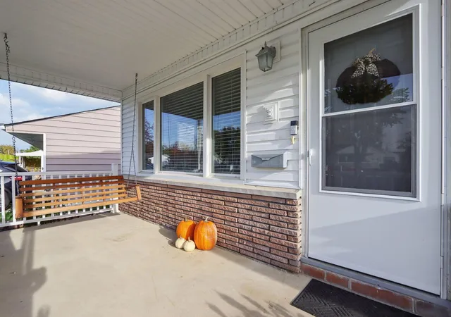 Photo 4 of Single family home for sale at 257 Fellows Ave, West Jefferson, OH 43162 | MLS# 226040928 | Listing updated on 2026-10-30