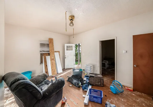 Photo 4 of Single family home for sale at 44 Wisconsin Ave, Columbus, OH 43222 | MLS# 226040886 | Listing updated on 2026-10-27