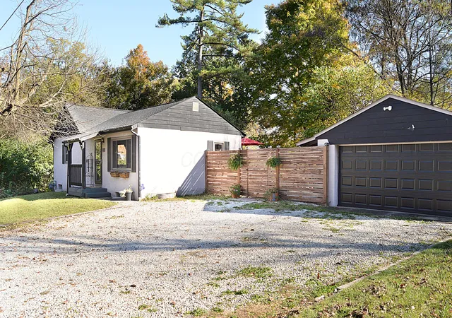 Photo 2 of Single family home for sale at 131 W Mohawk Dr, Powell, OH 43065 | MLS# 226040896 | Listing updated on 2026-10-30