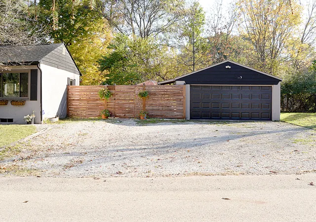 Photo 3 of Single family home for sale at 131 W Mohawk Dr, Powell, OH 43065 | MLS# 226040896 | Listing updated on 2026-10-30