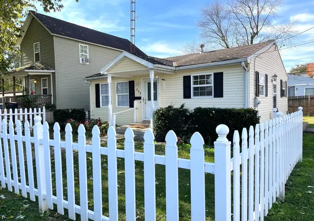 Photo 3 of Single family home for sale at 235 Welsh Ave, Lancaster, OH 43130 | MLS# 226040898 | Listing updated on 2026-10-28