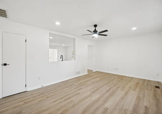 Photo 2 of Single family home for sale at 5047 Drivemere Rd, Hilliard, OH 43026 | MLS# 226040913 | Listing updated on 2026-10-28