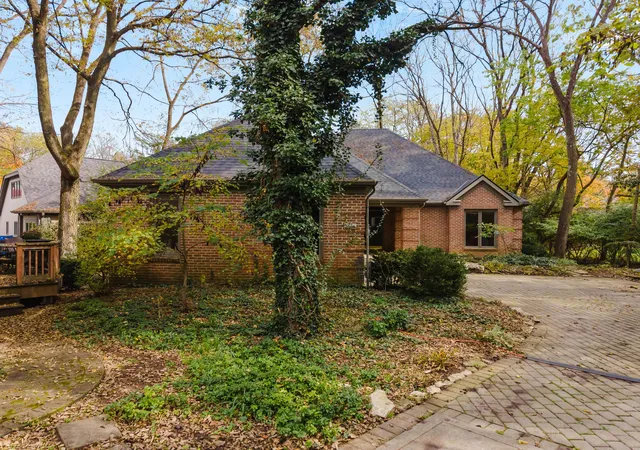 Photo 1 of Single family home for sale at 3163 Melbury Dr, Columbus, OH 43221 | MLS# 226040965 | Listing updated on 2026-10-28