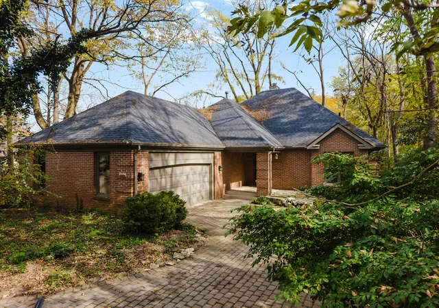 Photo 2 of Single family home for sale at 3163 Melbury Dr, Columbus, OH 43221 | MLS# 226040965 | Listing updated on 2026-10-28