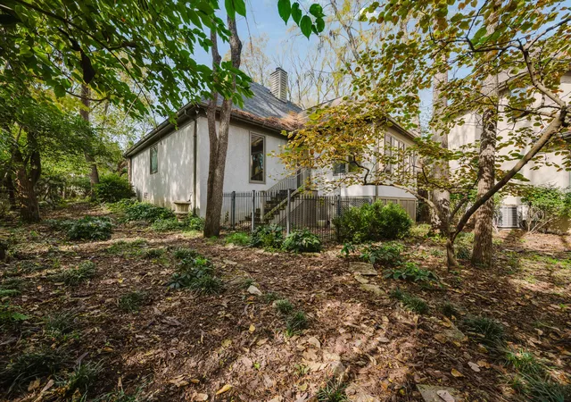 Photo 3 of Single family home for sale at 3163 Melbury Dr, Columbus, OH 43221 | MLS# 226040965 | Listing updated on 2026-10-28