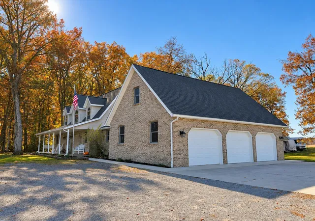 Photo 2 of Single family home for sale at 19085 W Darby Rd, Marysville, OH 43040 | MLS# 226040948 | Listing updated on 2026-10-28