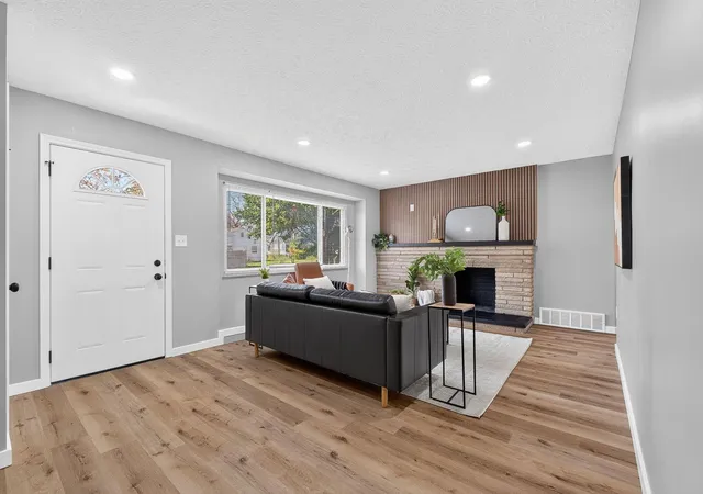 Photo 4 of Single family home for sale at 492 Butler Ave, Columbus, OH 43223 | MLS# 226040994 | Listing updated on 2026-10-28