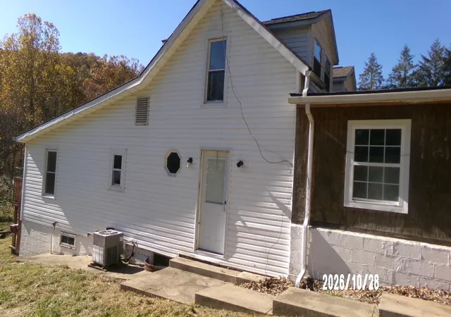 Photo 2 of Single family home for sale at 795 Blue Valley Rd SE, Lancaster, OH 43130 | MLS# 226041061 | Listing updated on 2026-10-28